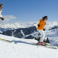 Stelletje aan het skien